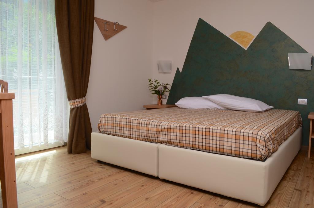 Baita Scaia Bed & Breakfast Cogolo Eksteriør bilde