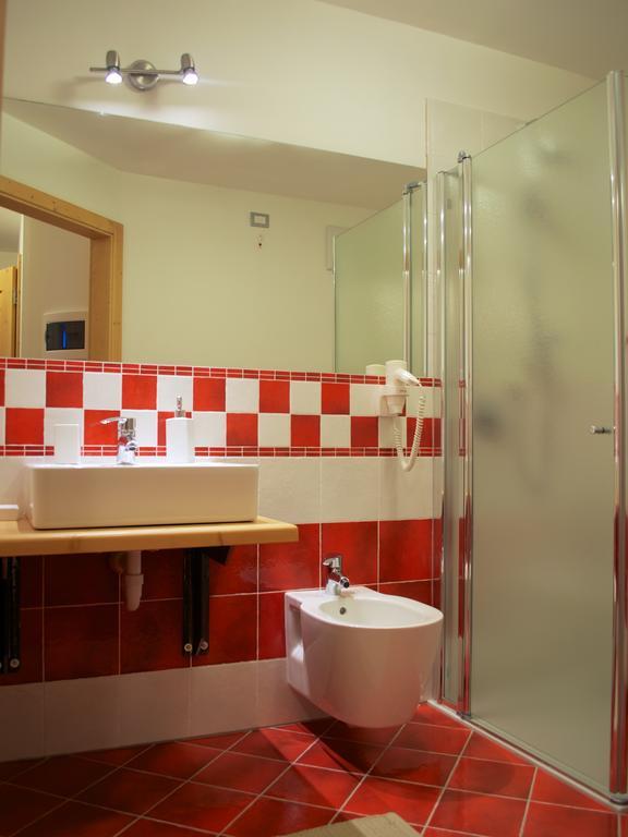 Baita Scaia Bed & Breakfast Cogolo Eksteriør bilde